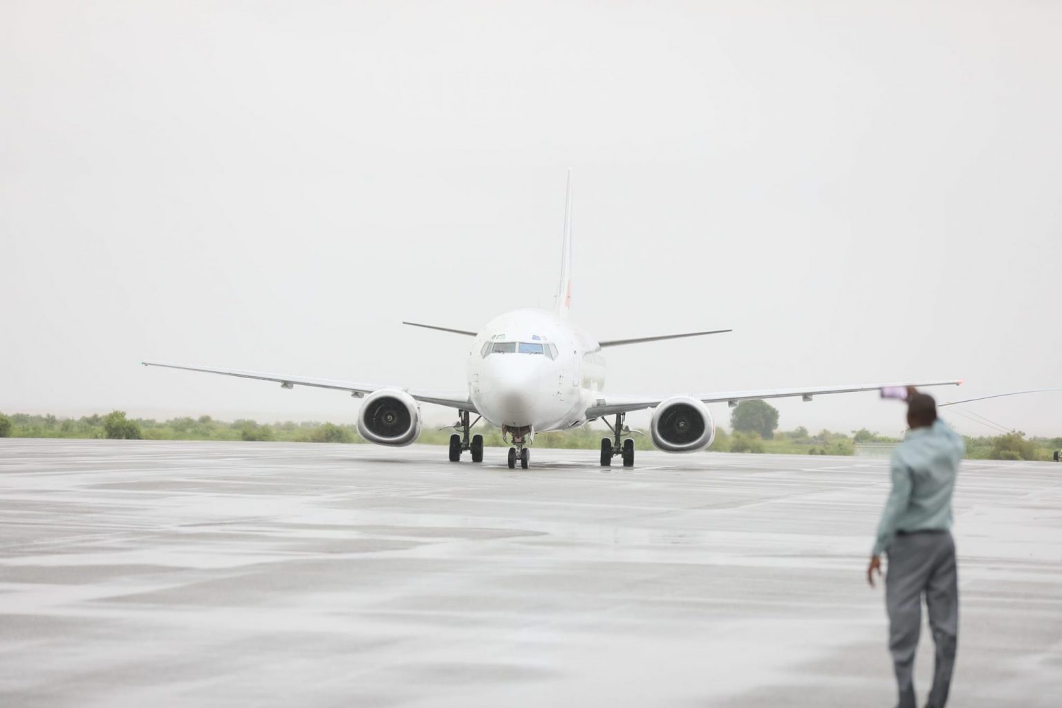 هبوط طائرة بمطار الخرطوم الدولي هبوط طائرة بمطار الخرطوم الدولي