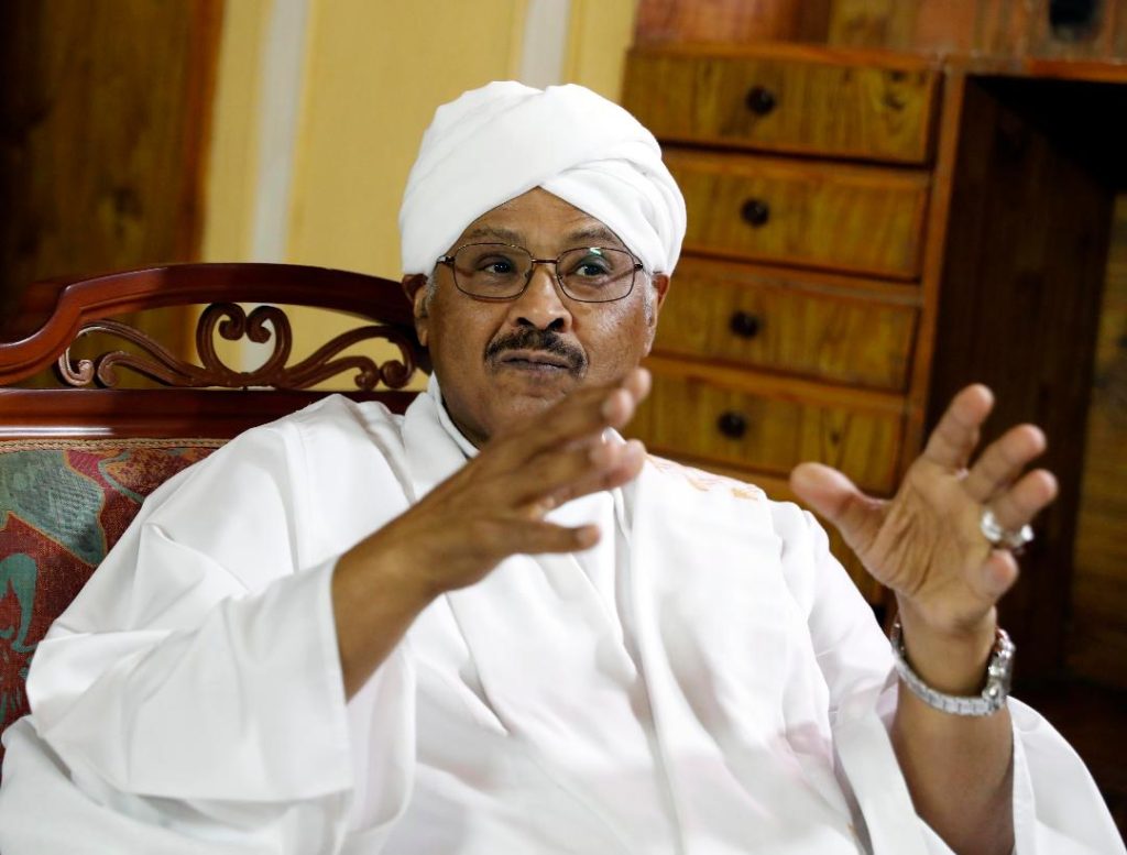 رئيس حزب الأمة السوداني يعلق على خطوة موسى هلال