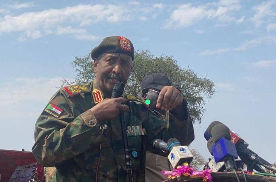 بعد زيارة للمدفعية..تعليق من البرهان على الحرب في السودان