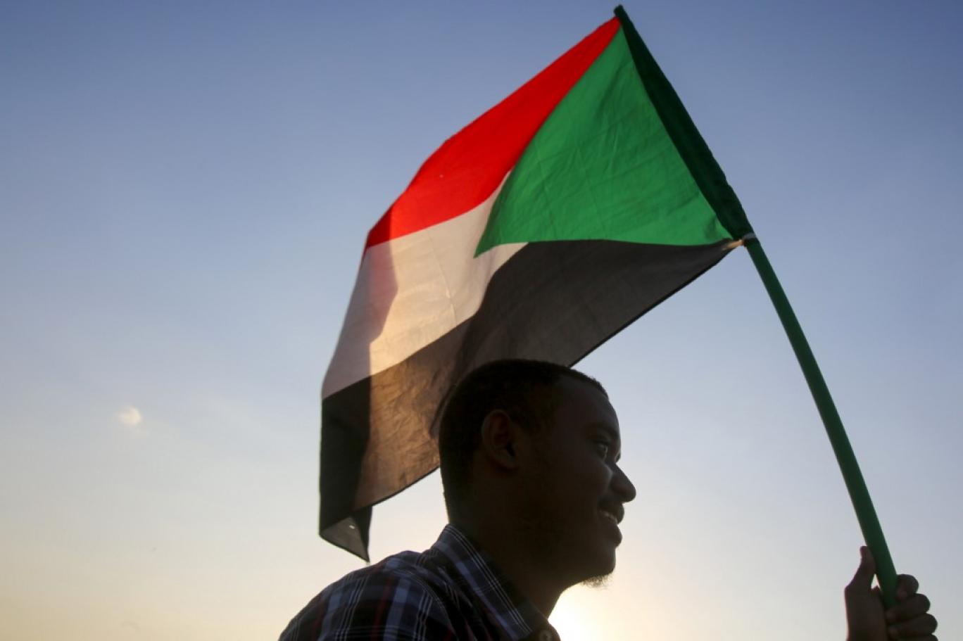 مسؤول أمريكي يأمل تفادي”نقطة اللاعودة” في السودان