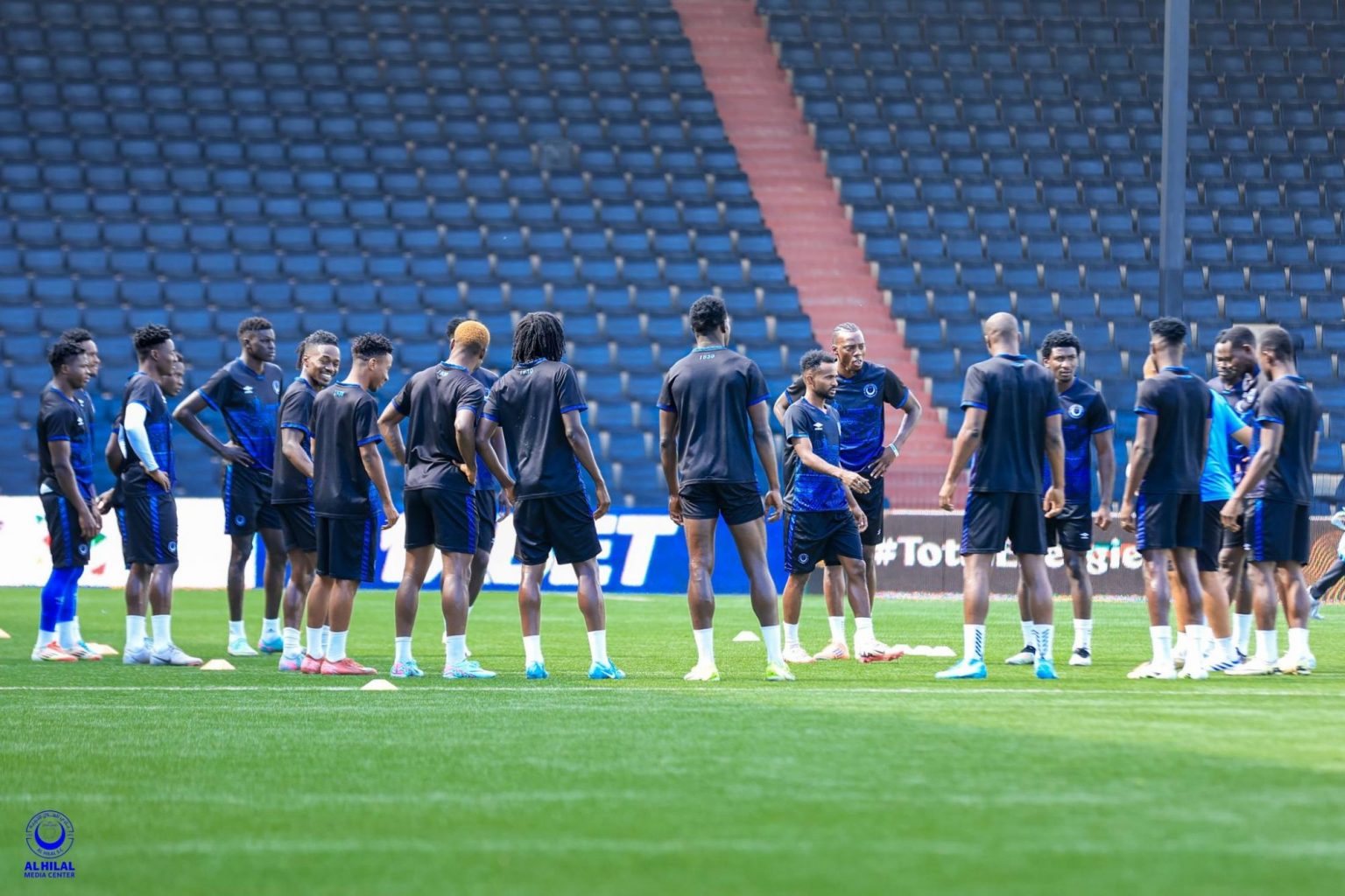 الهلال السوداني يحفزّ لاعبيه قبل التحديّ الخطير