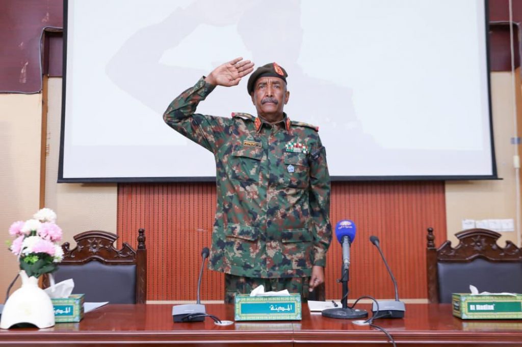 السودان – البرهان يصدر قراراً بشأن لجنة تهيئة البيئة لعودة مواطني الخرطوم – باج نيوز